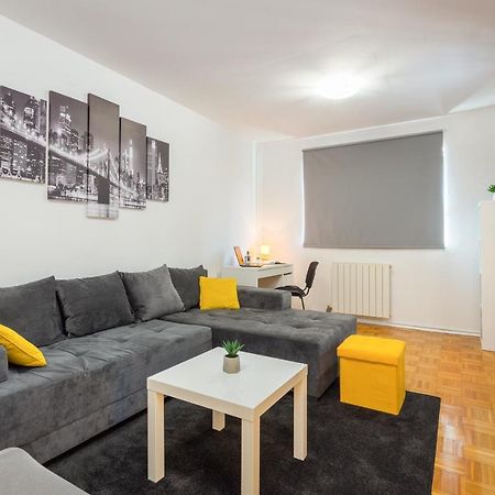 Laveruda Apartment With Balcony And Free Parking 普拉 外观 照片