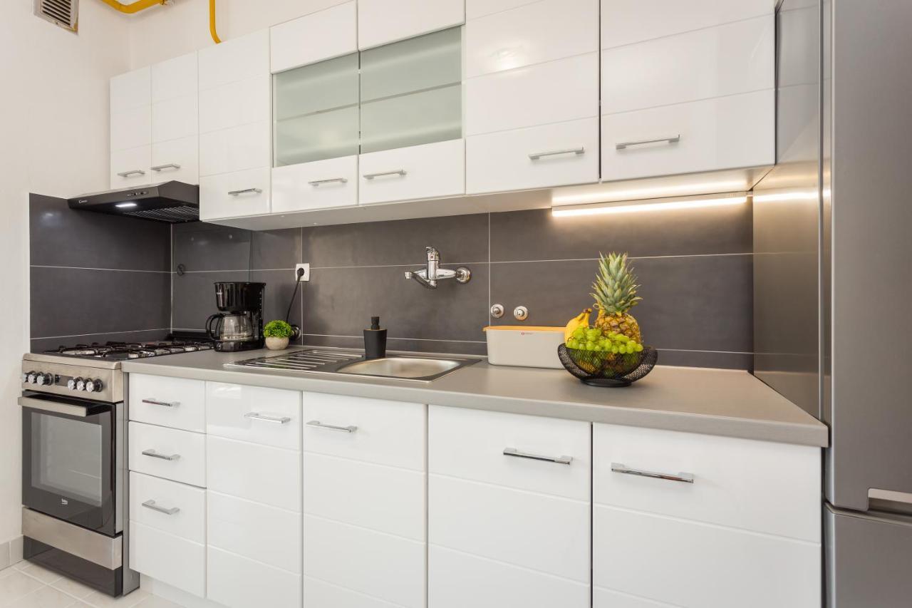 Laveruda Apartment With Balcony And Free Parking 普拉 外观 照片