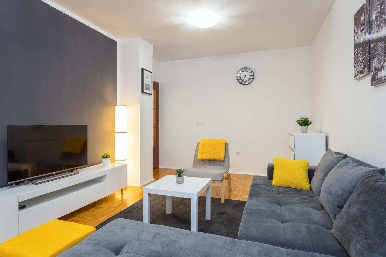 Laveruda Apartment With Balcony And Free Parking 普拉 外观 照片