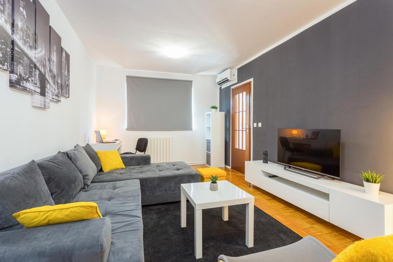 Laveruda Apartment With Balcony And Free Parking 普拉 外观 照片