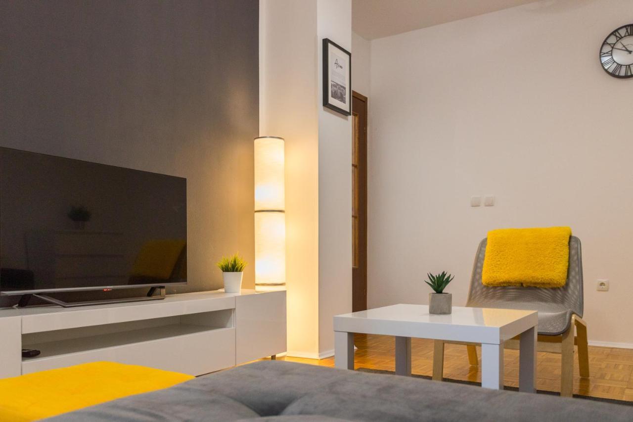 Laveruda Apartment With Balcony And Free Parking 普拉 外观 照片