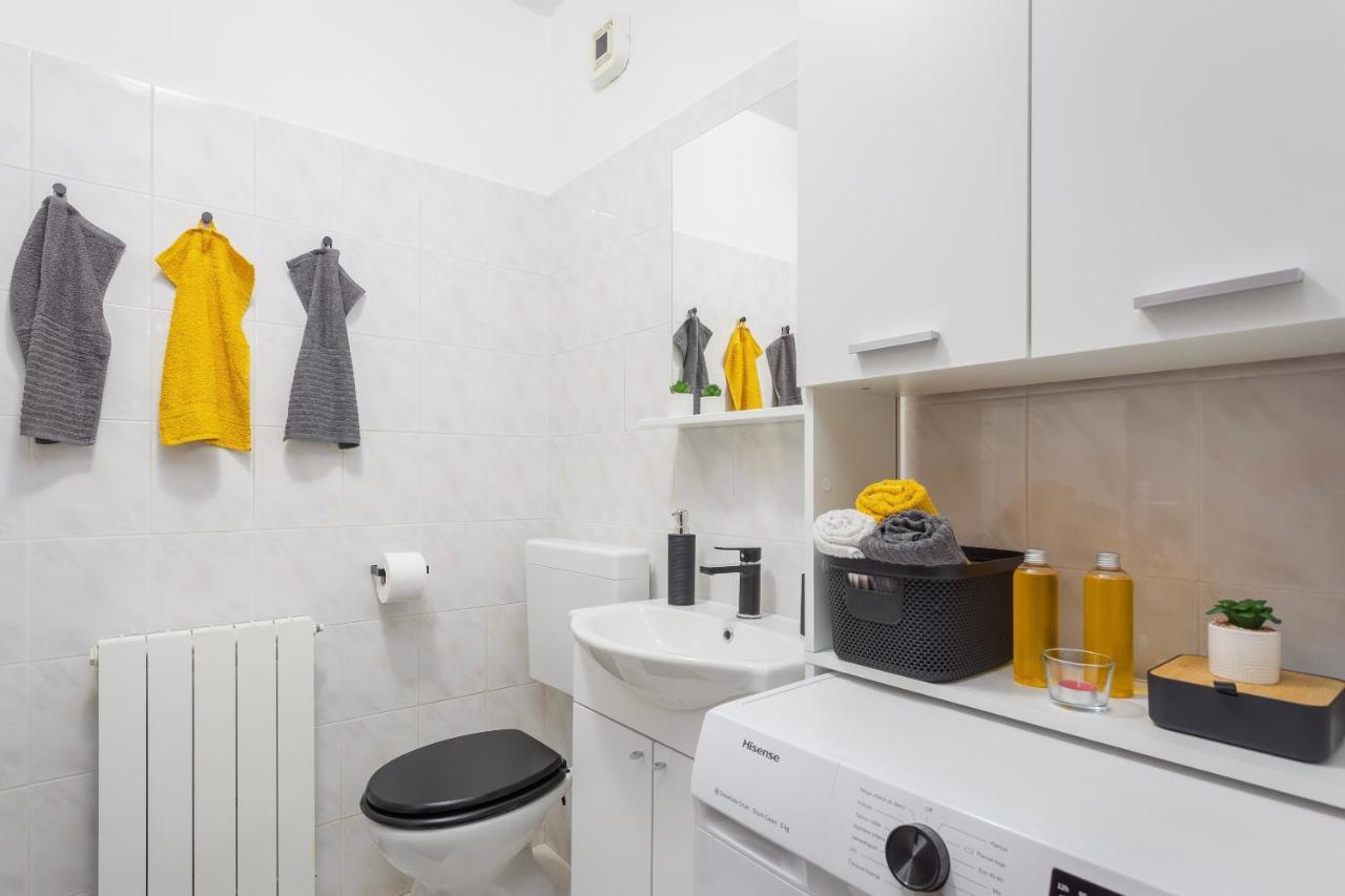 Laveruda Apartment With Balcony And Free Parking 普拉 外观 照片