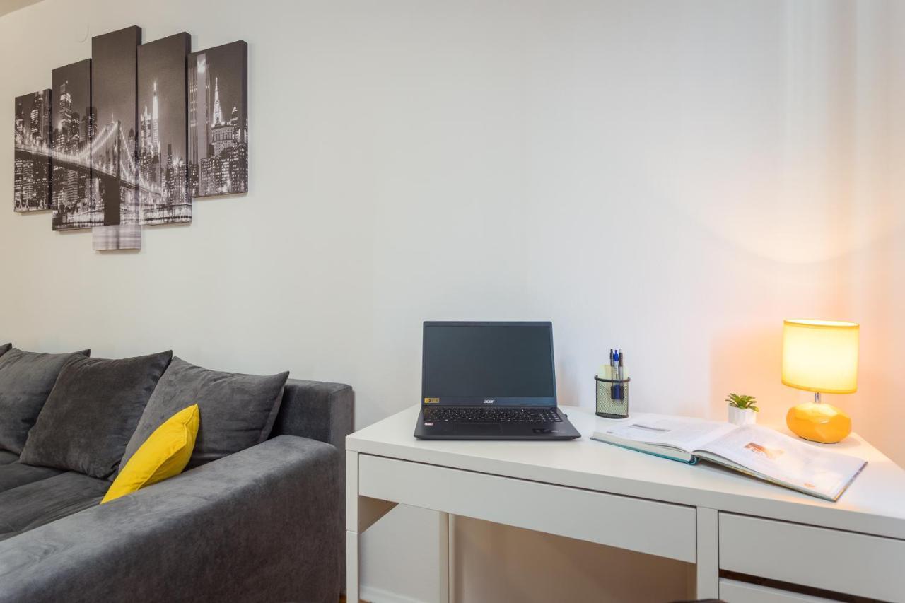 Laveruda Apartment With Balcony And Free Parking 普拉 外观 照片