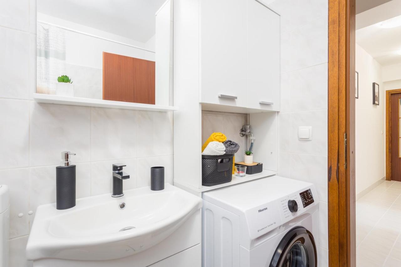 Laveruda Apartment With Balcony And Free Parking 普拉 外观 照片